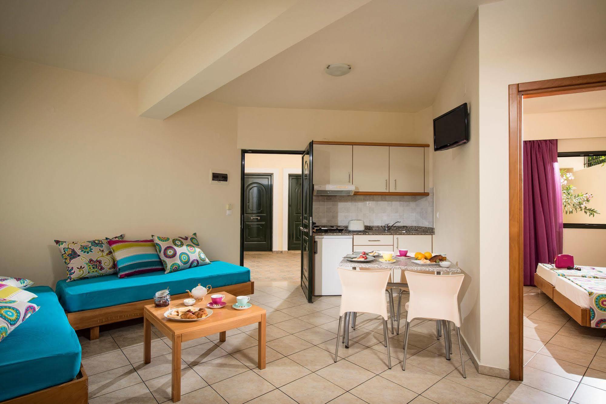 Kristalli Hotel Apartments 말리아 외부 사진